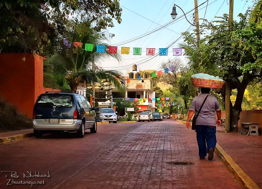 Calle Adelita, Colonia La Madera, Zihuatanejo