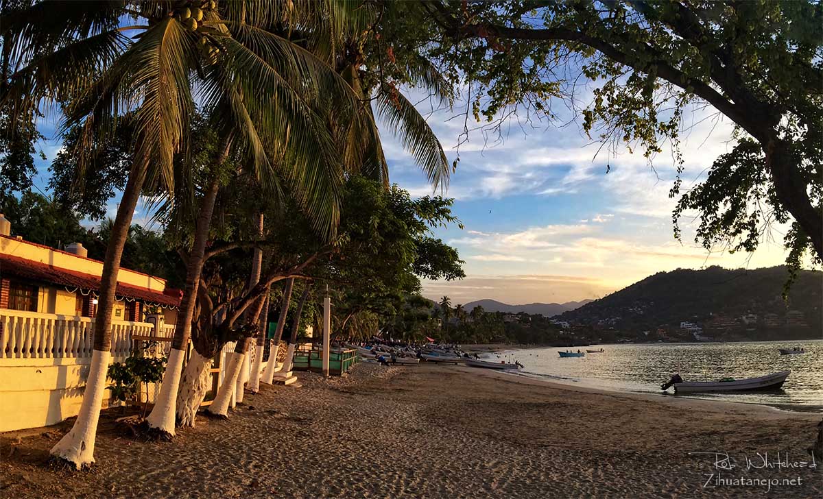 Playa Principal, Bah&iacute;a de Zihuatanejo