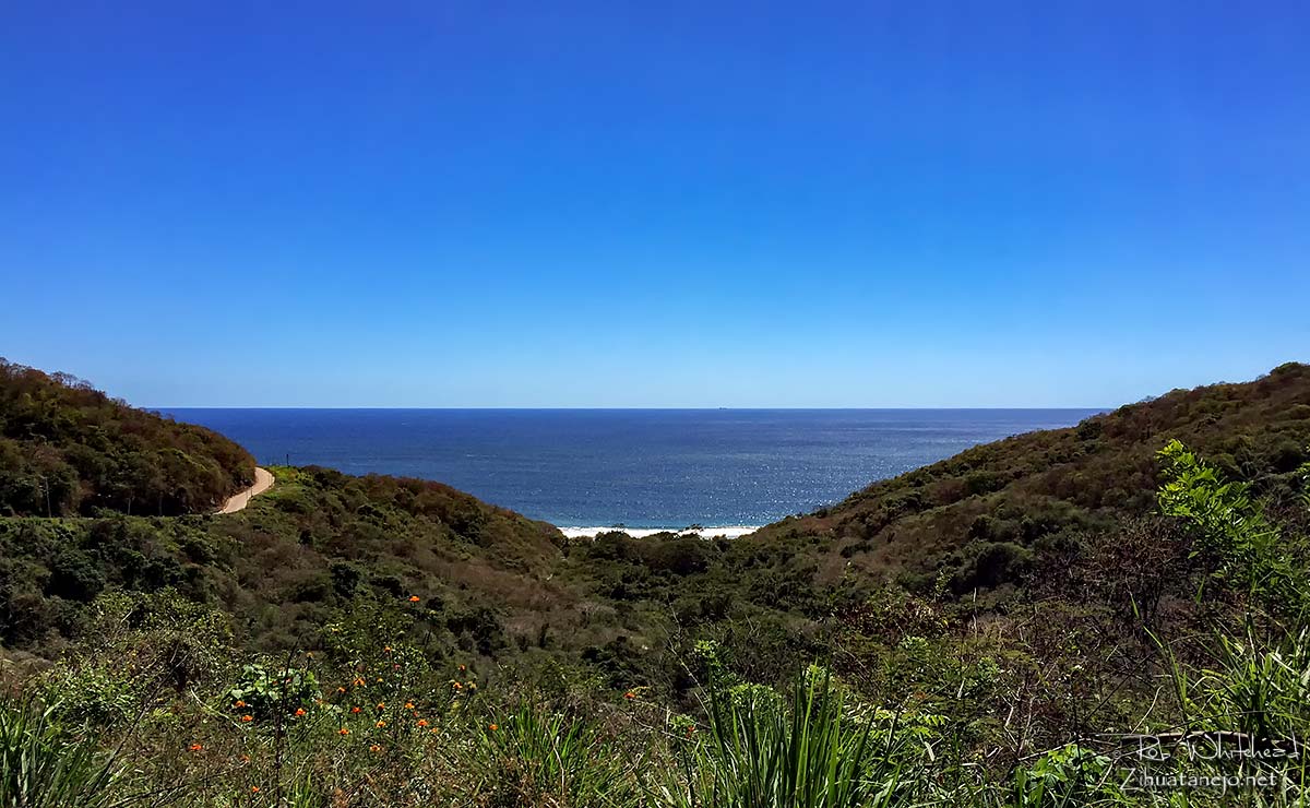 La vista desde la Carretera Esc&eacute;nica La Majahua, Zihuatanejo