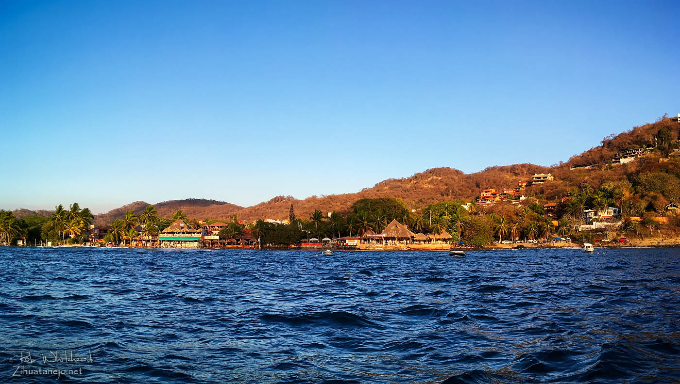Restaurantes al lado sur de Playa La Ropa, Bah&iacute;a de Zihuatanejo