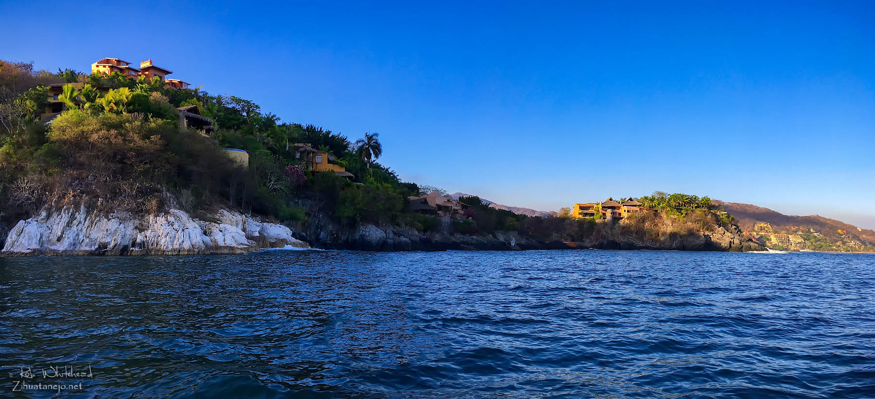 La costa de El Almac&eacute;n, Bah&iacute;a de Zihuatanejo